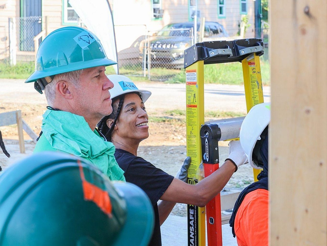 Coed volunteers build site 1