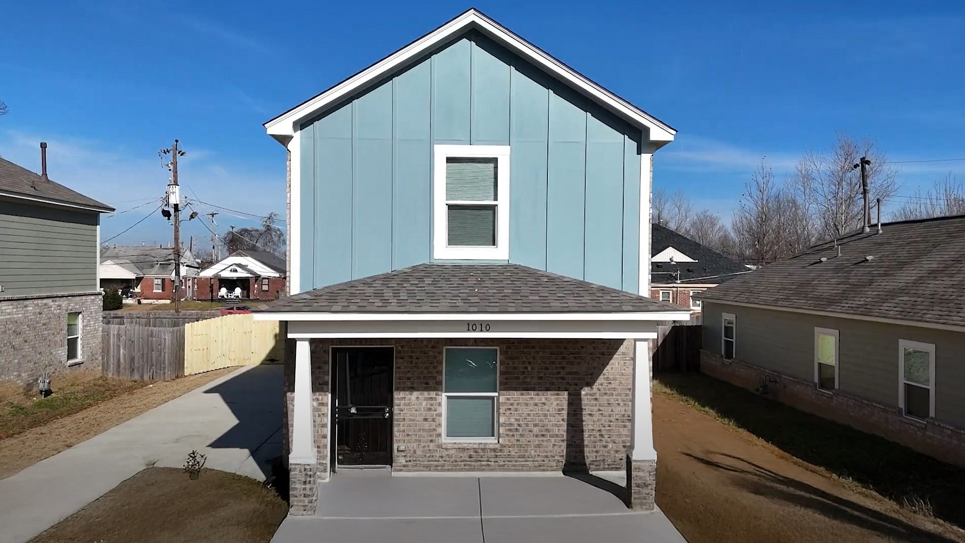 Homebuyer Exterior Home Tour