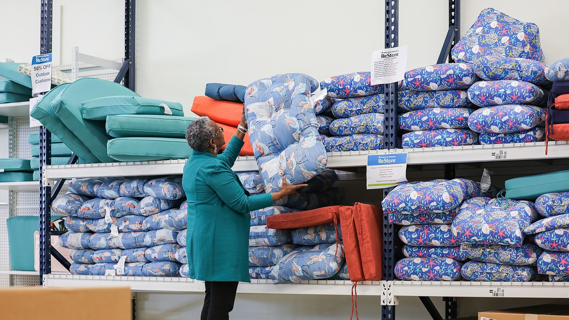 Re Store woman shopper pillows